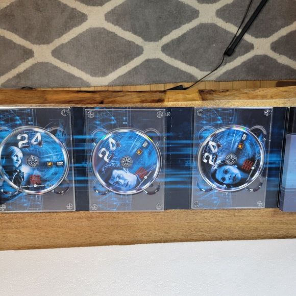 24 Series DVD Seasons 1-4, Kiefer Sutherland Jack Bauer  USA - Picture 15 of 16